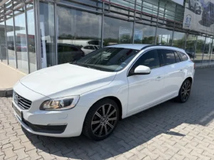 Volvo V60 2.0 AT MOMENTUM