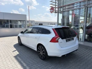 Volvo V60 2.0 AT MOMENTUM