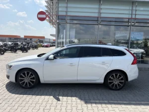 Volvo V60 2.0 AT MOMENTUM