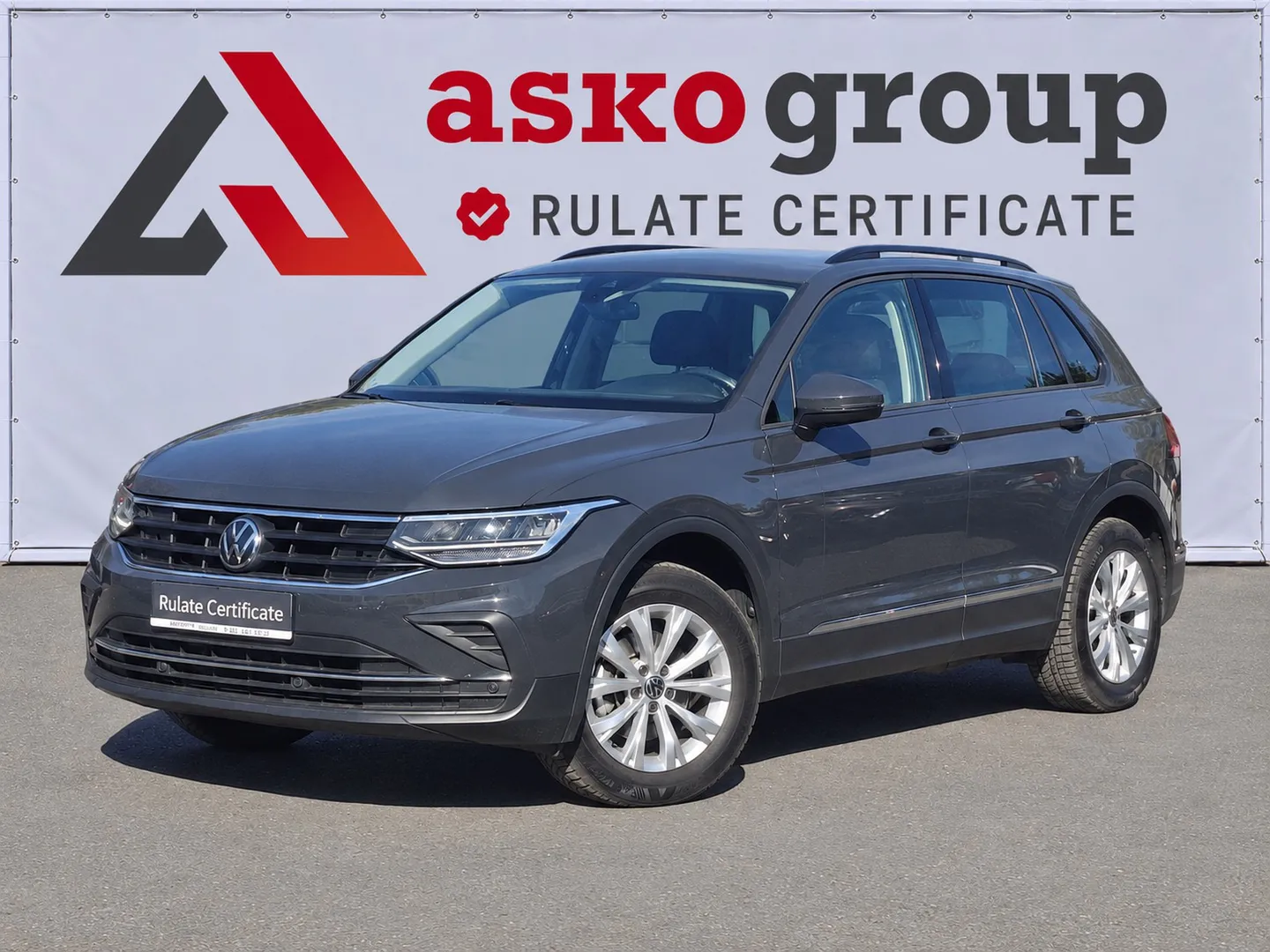 VOLKSWAGEN Tiguan